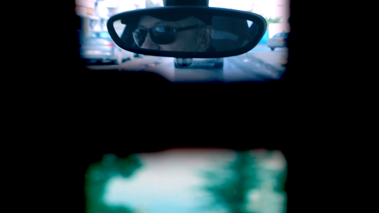 Po&egrave;me et r&eacute;troviseur.